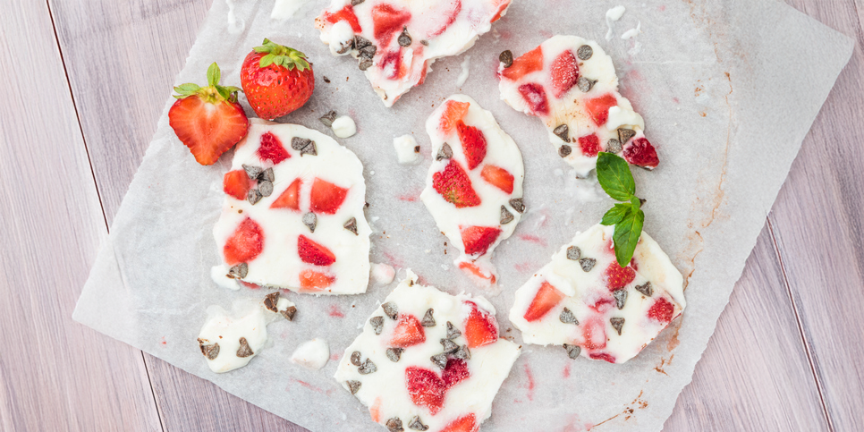 Frozen Protein Yogurt Bark with Berries & Chocolate Chips